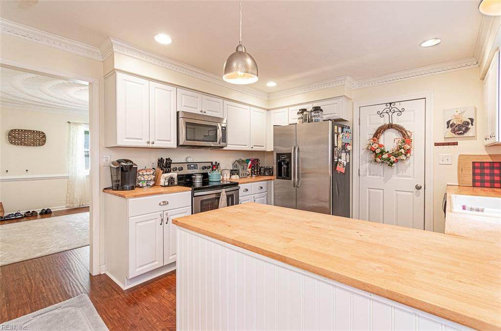 709 Pinehurst Dr - Photo 1