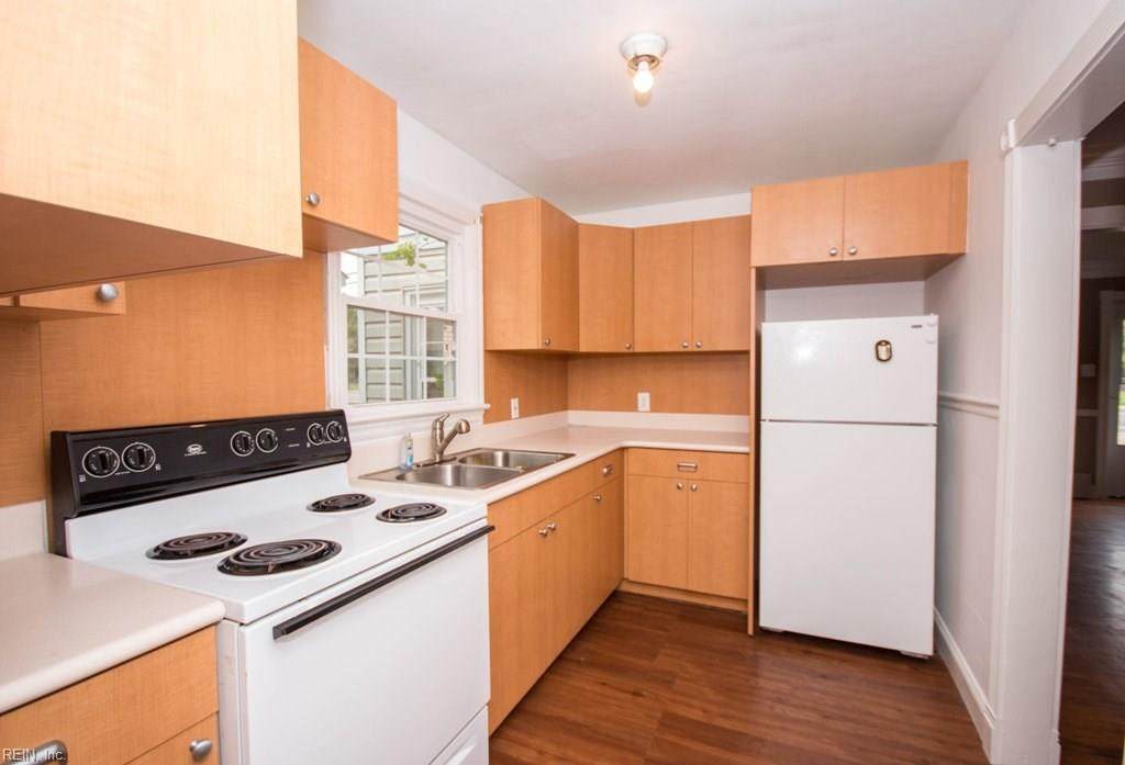 2118 Pembroke Ave - Photo 1
