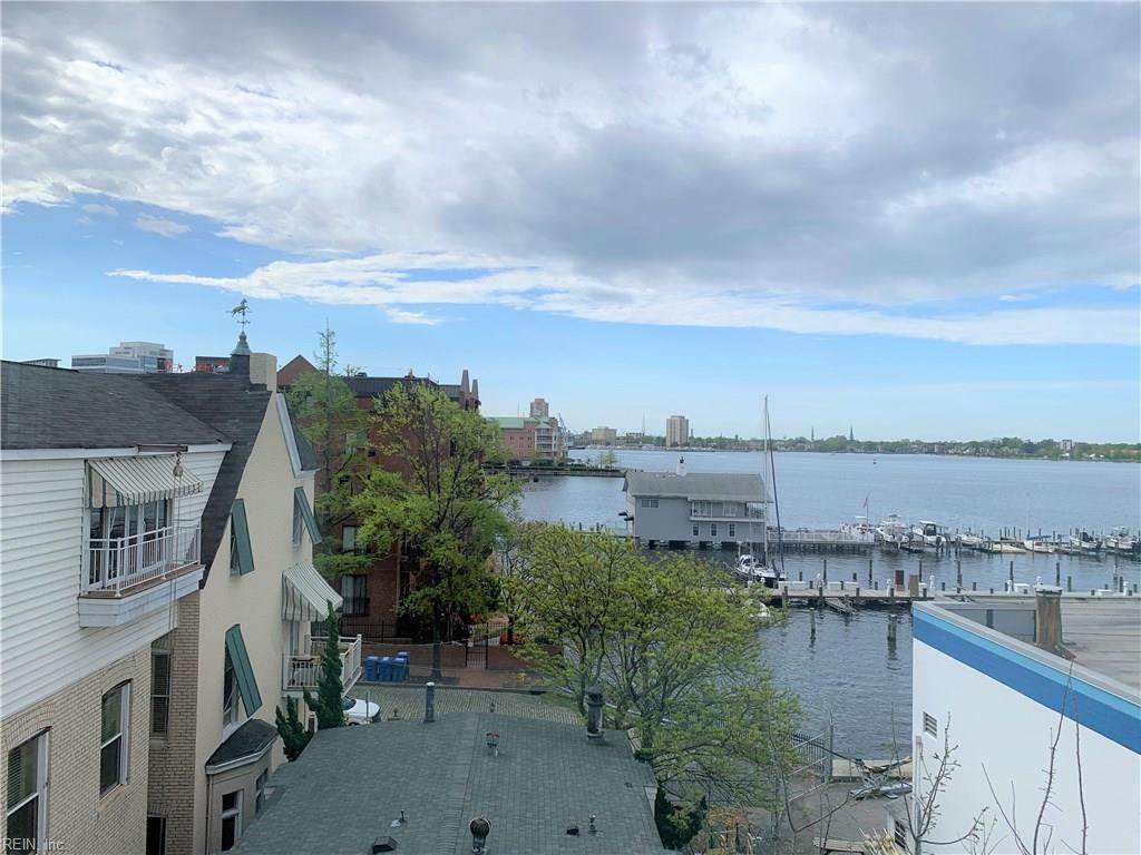 429 York St - Photo 1