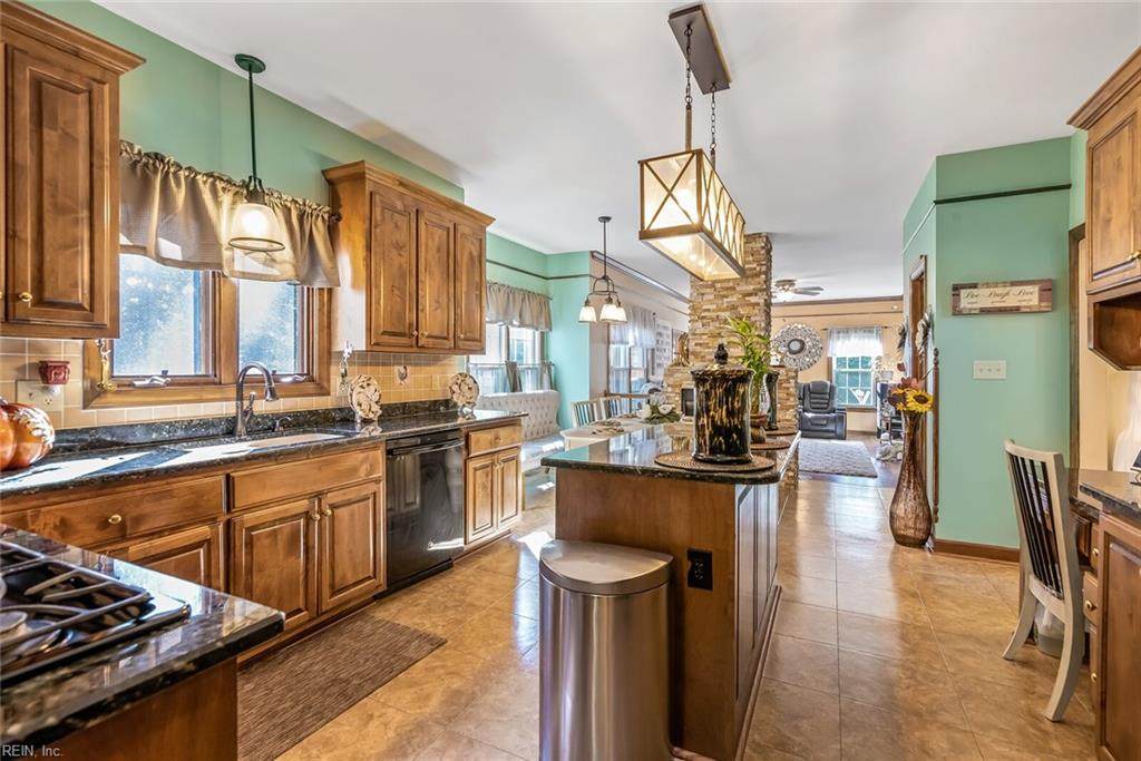 105 Blue Heron Dr - Photo 1