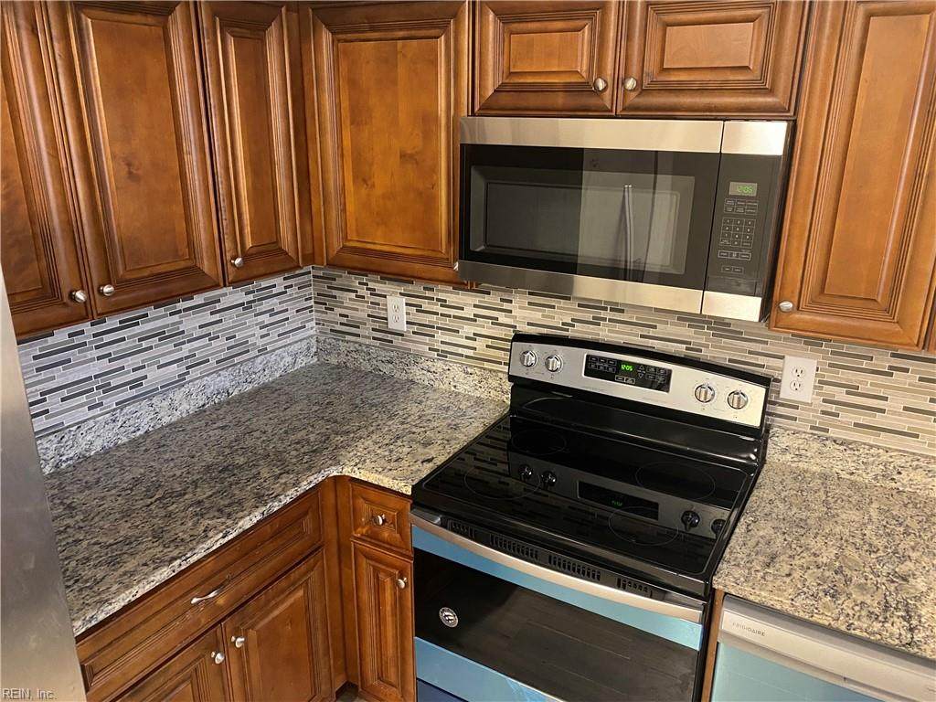 341 52nd St - Photo 1