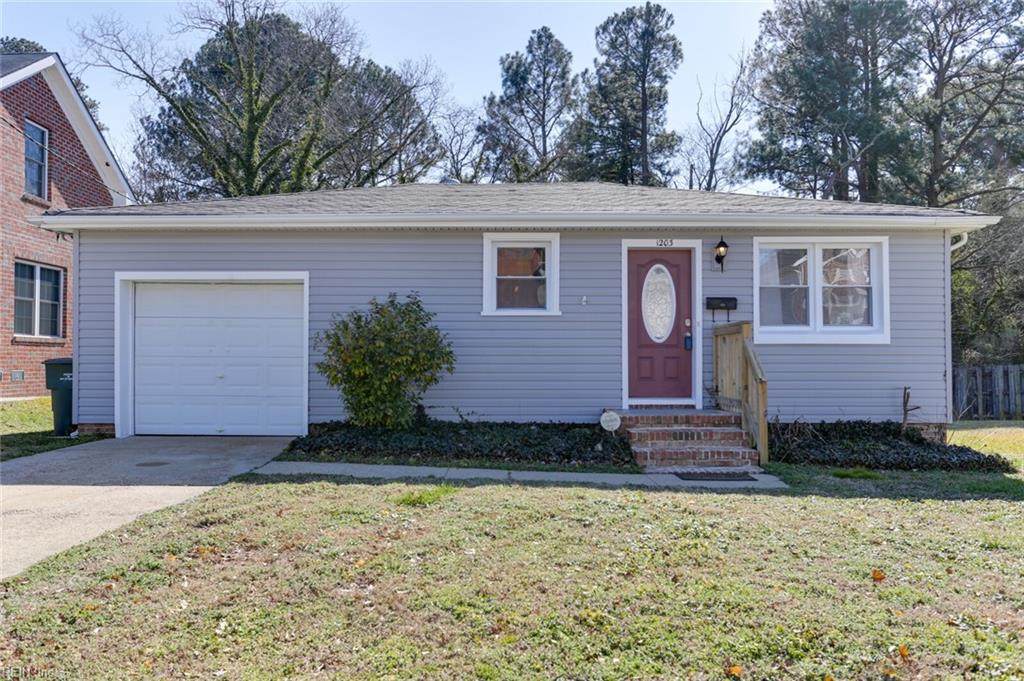 1203 Pelham St - Photo 1