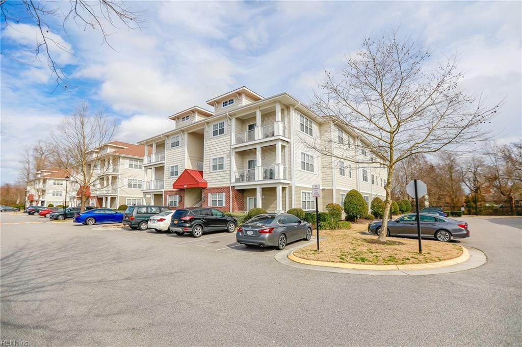 920 Southmoor Dr - Photo 1
