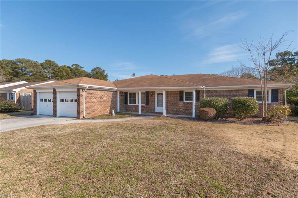 2144 Admiral Dr - Photo 1