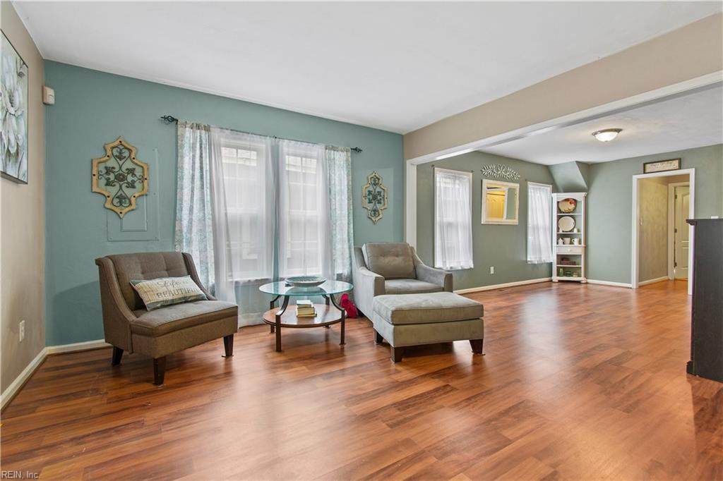 2937 Victoria Ave - Photo 1