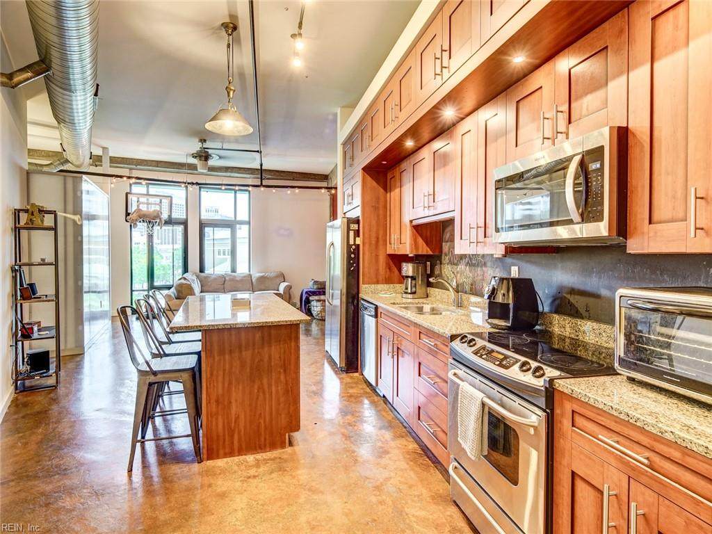 415 Saint Pauls Blvd - Photo 1