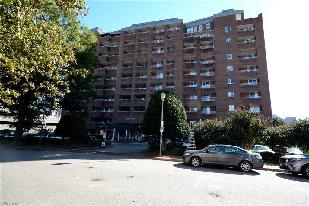 215 Brooke Ave - Photo 1
