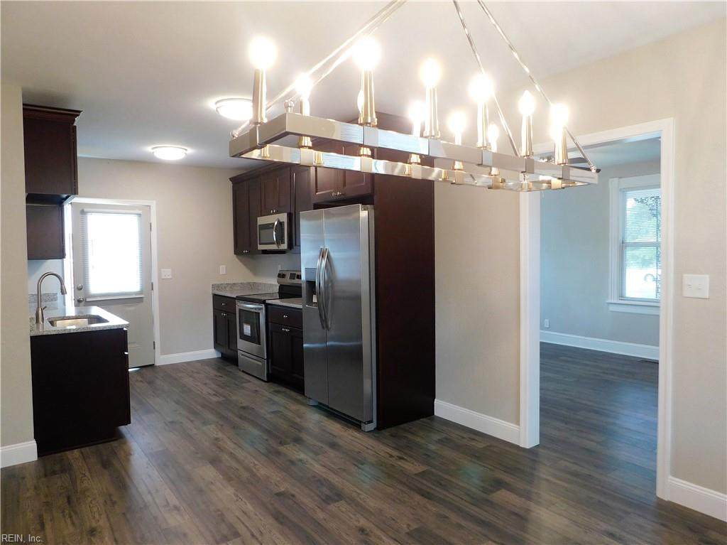 1002 Centre Ave - Photo 1