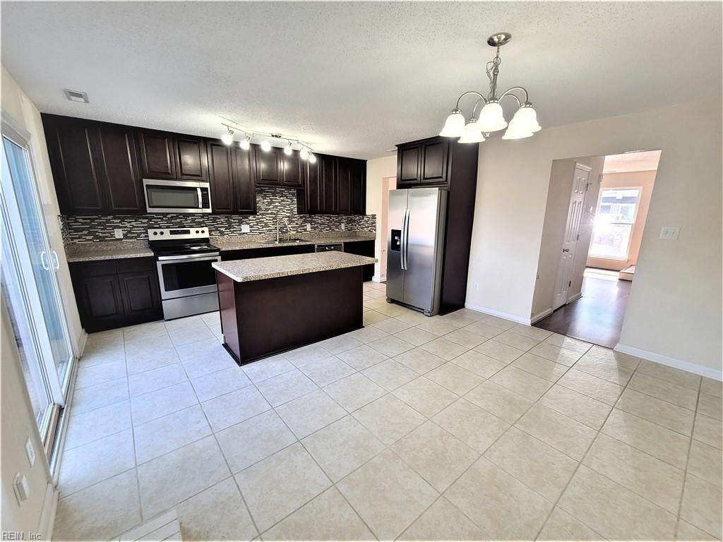 3608 Chimney Creek Dr - Photo 1