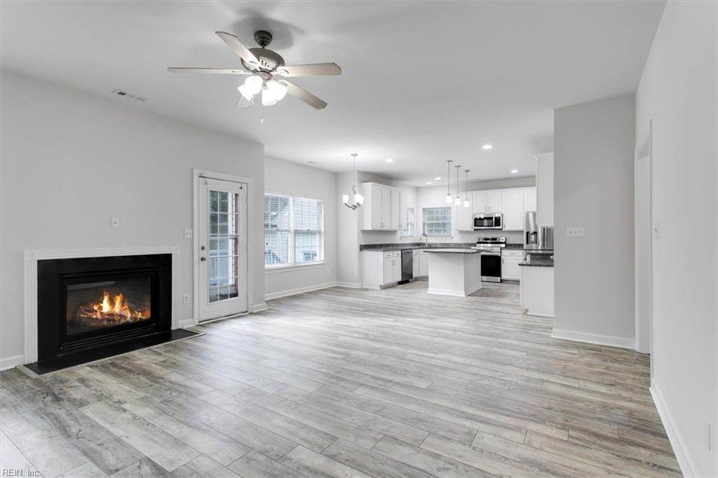 245 40th St - Photo 1