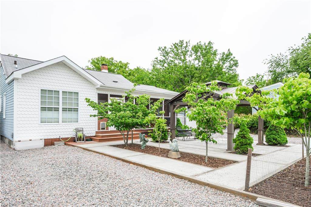 1027 Winward Rd - Photo 1