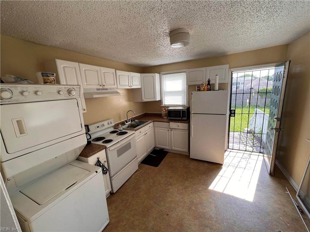 3010 Grandy Ave - Photo 1