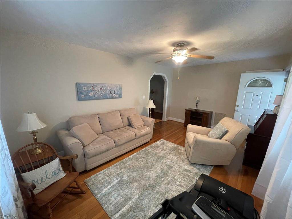 501 Elmhurst Ln - Photo 1