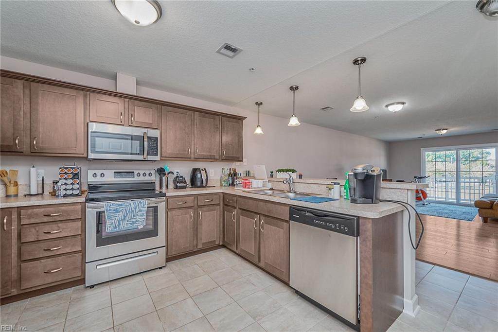 1016 Thoroughgood Way - Photo 1