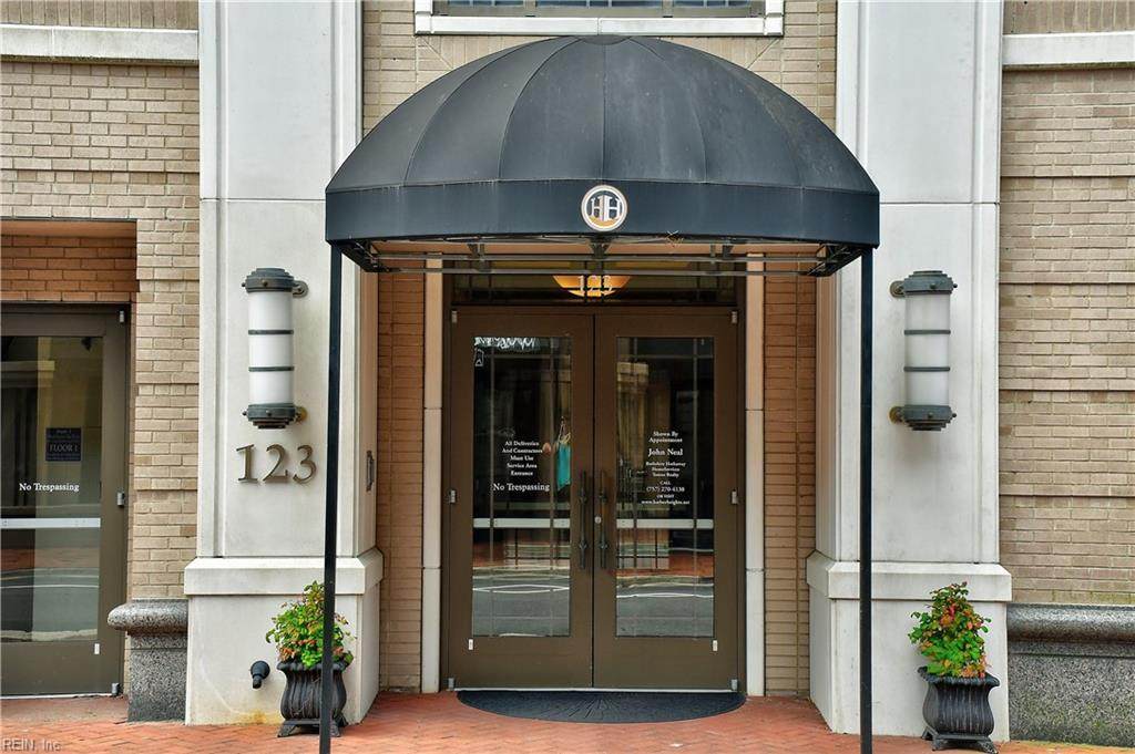 123 College Pl - Photo 1
