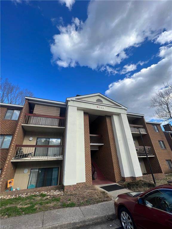 4003 Governors Sq - Photo 1