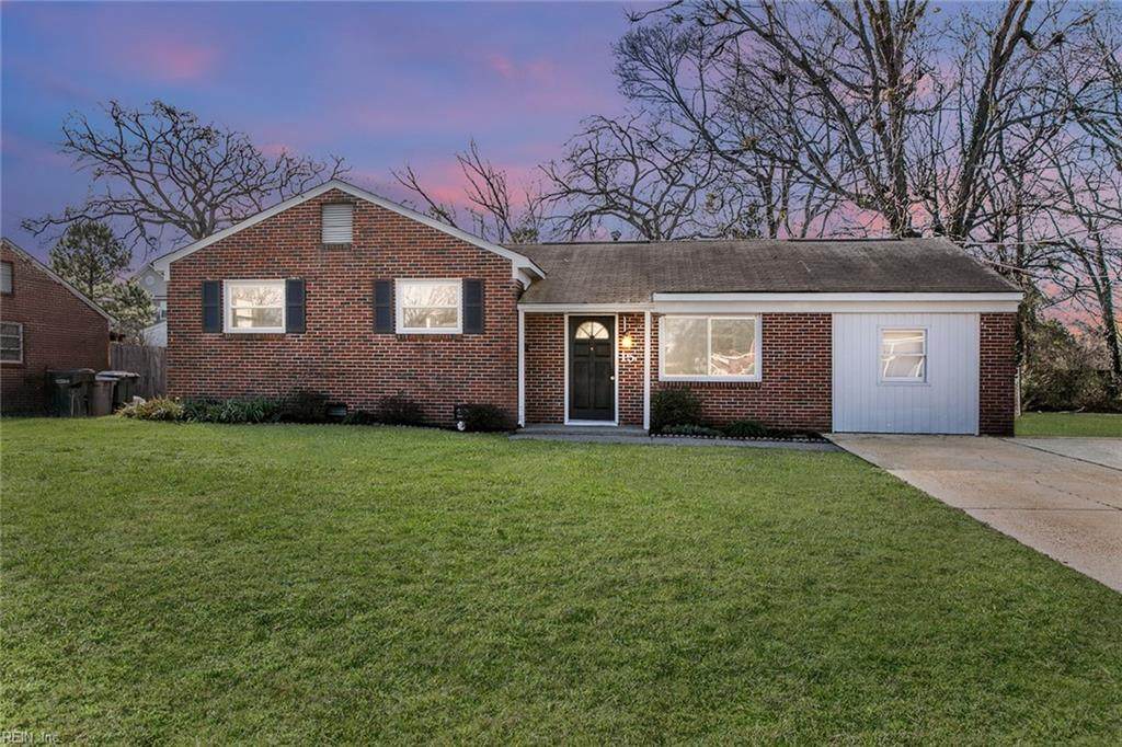 15 Longwood Dr - Photo 1