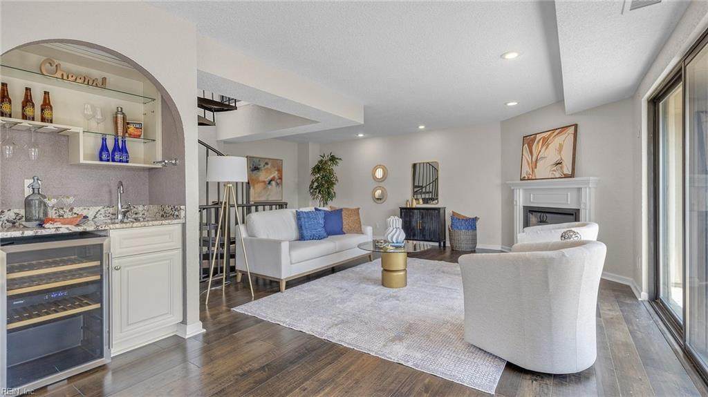 401 College Pl - Photo 1