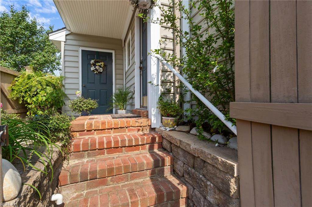 1104 Waters Edge Ln - Photo 1