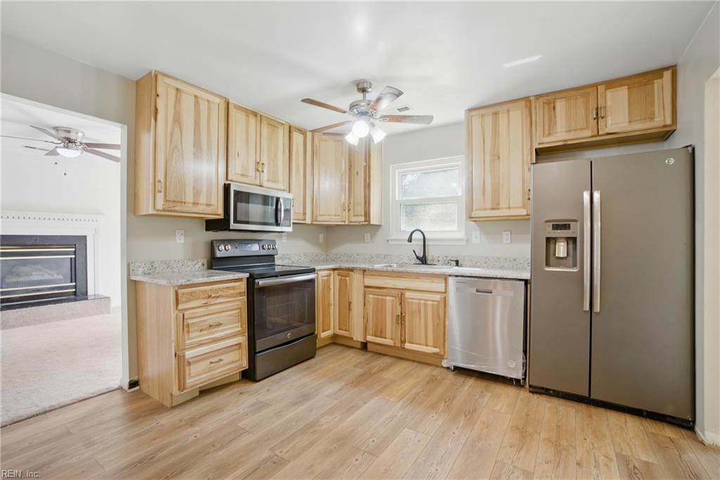 6009 Embassy Row - Photo 1