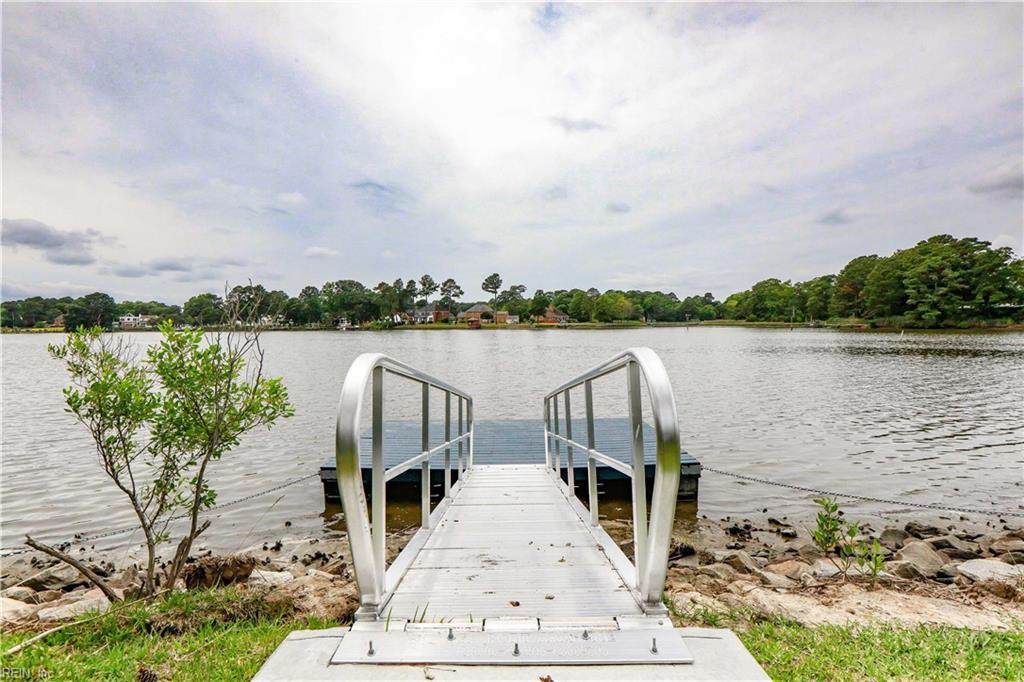 2320 Sterling Point Dr - Photo 1