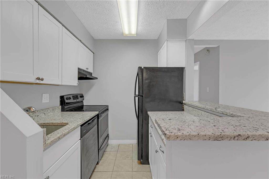 306 Wells Ct - Photo 1