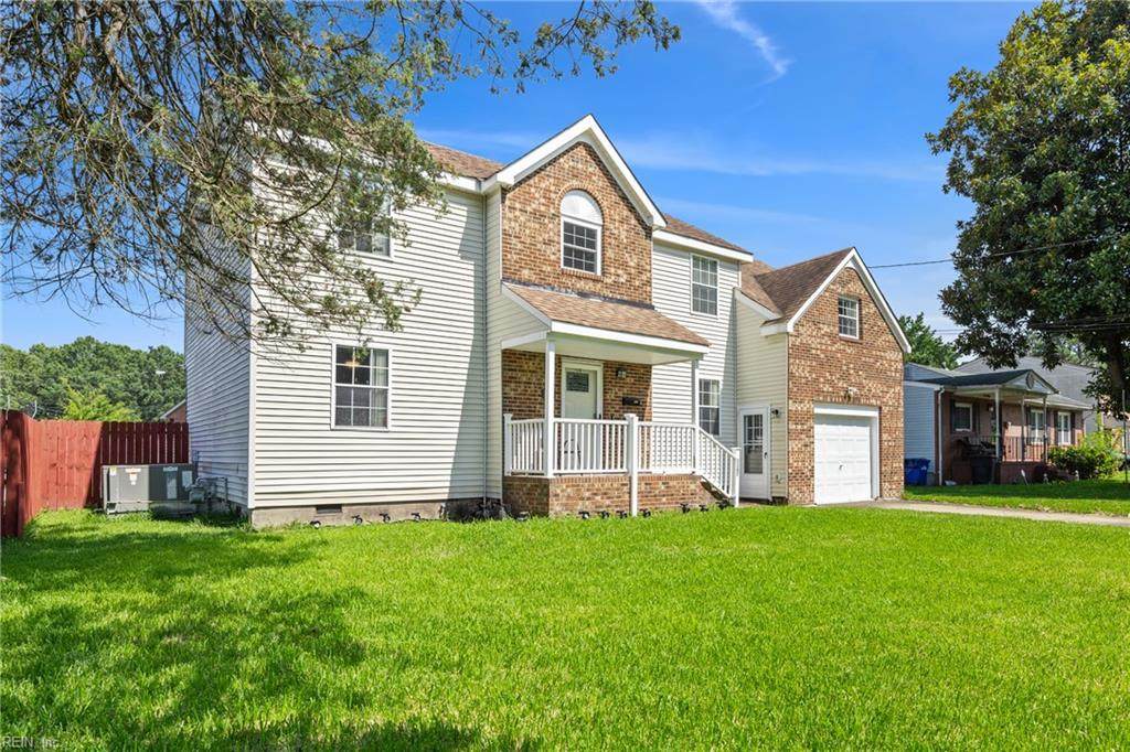 1107 Clay St - Photo 1