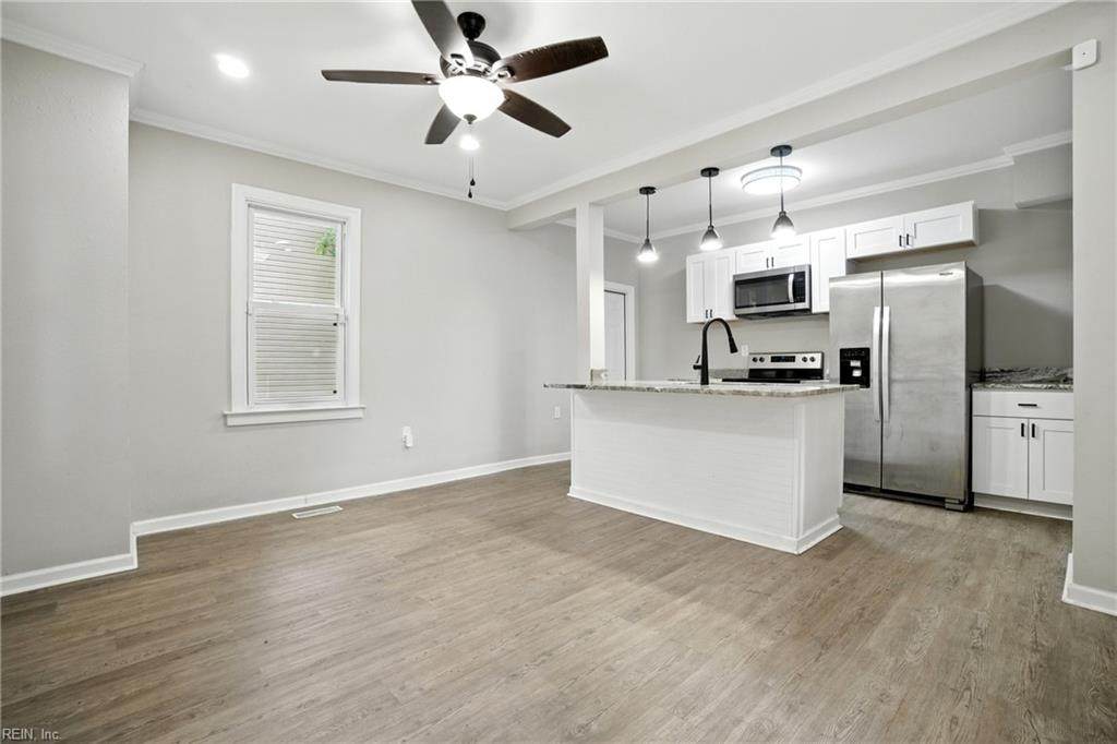 916 Douglas Ave - Photo 1