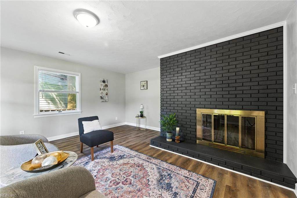 104 Rexford Dr - Photo 1