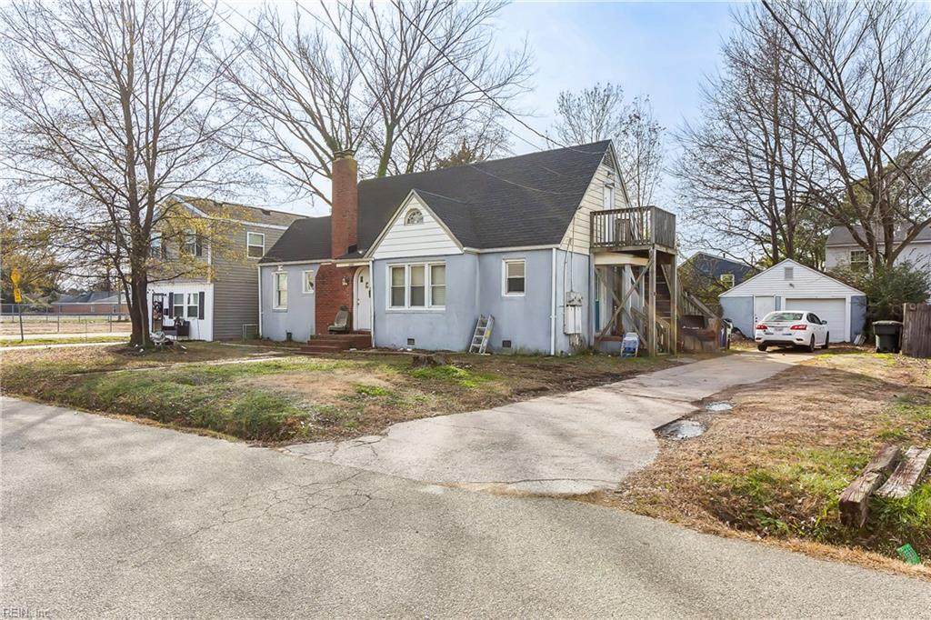 2303 Spruce St - Photo 1