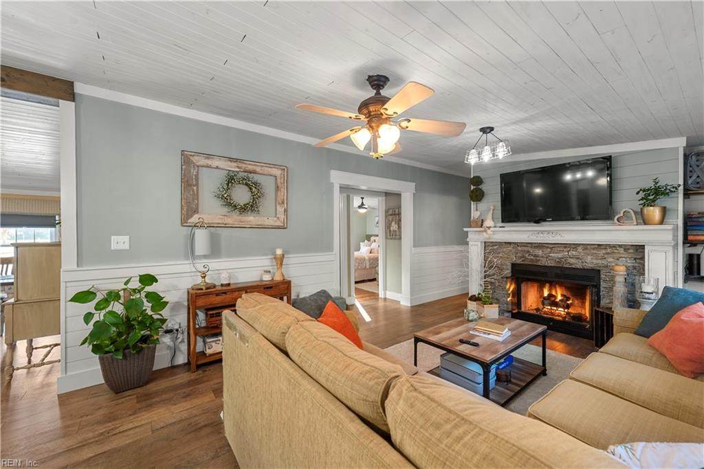 8860 Pineview Rd - Photo 1