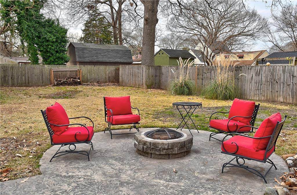 1529 Oleander Ave - Photo 1