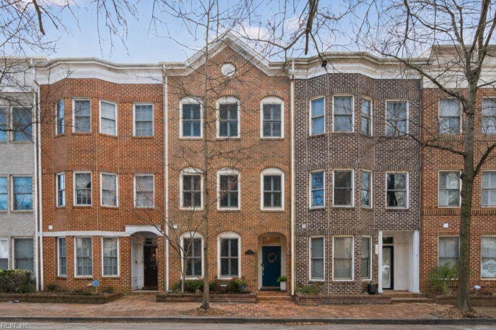 239 College Pl - Photo 1