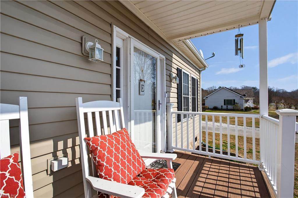 102 Kings Point Ave - Photo 1