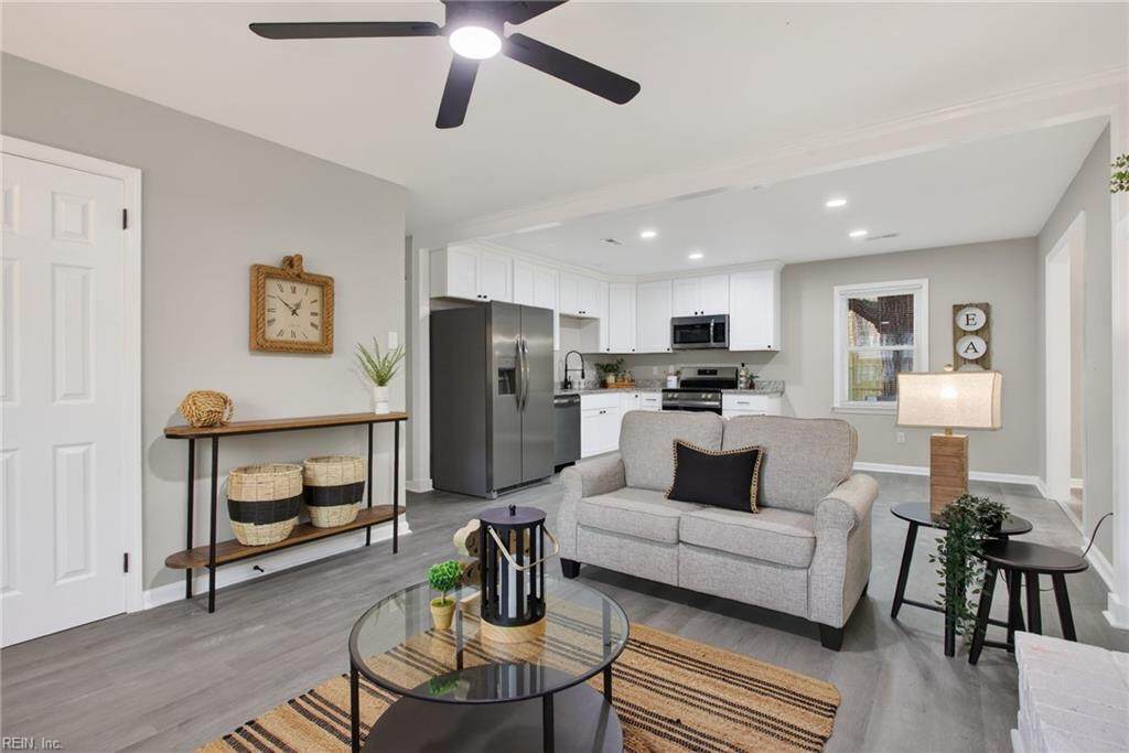 429 Aspen Dr - Photo 1
