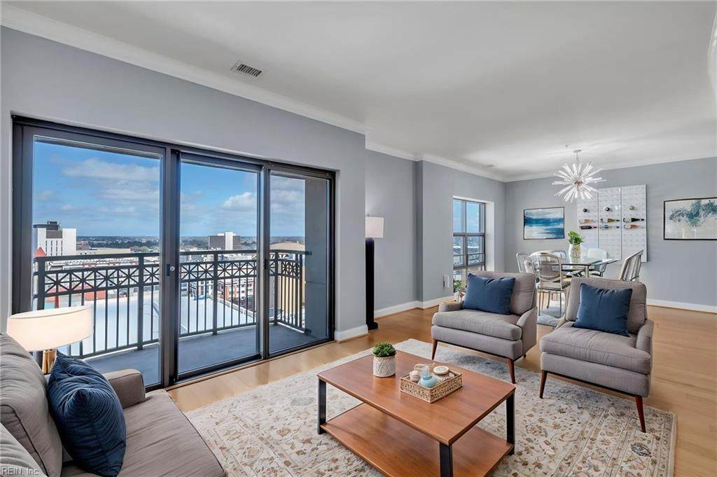 123 College Pl - Photo 1