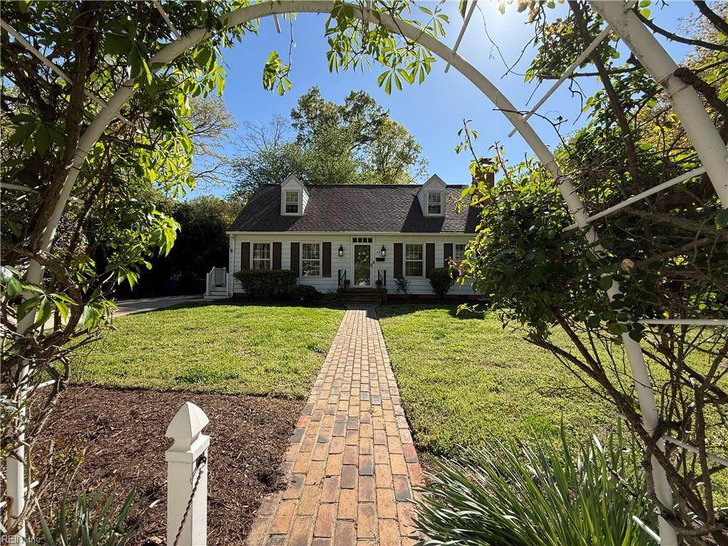 413 Normandy Ln - Photo 1