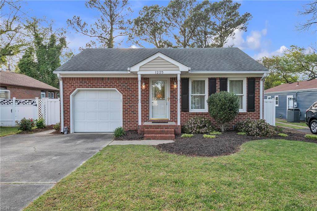 1225 Hawthorne Dr - Photo 1