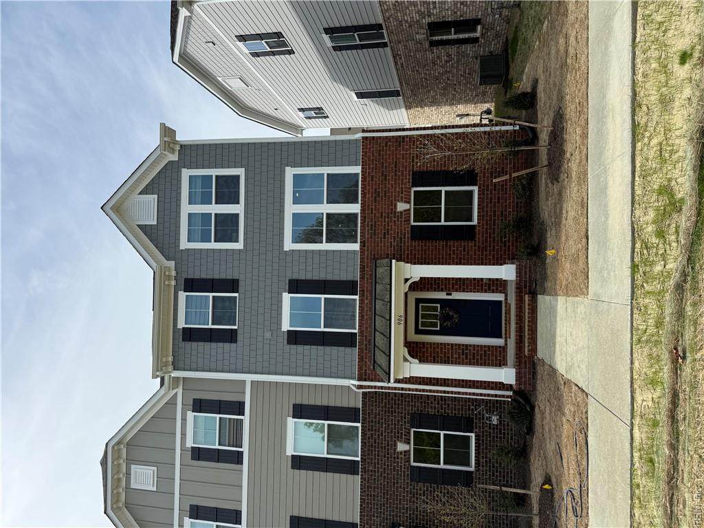 906 Marston St - Photo 1