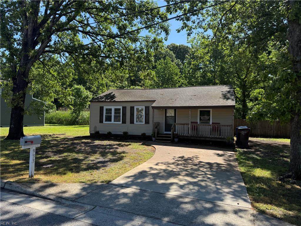 933 Michael Dr - Photo 1