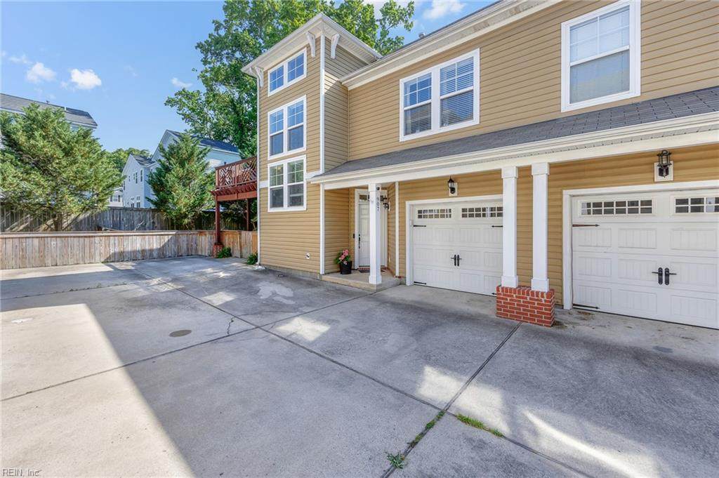907 12th St - Photo 1