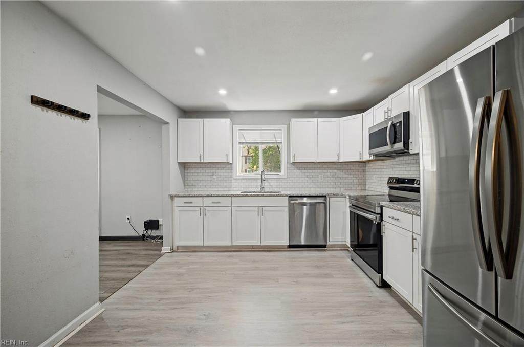 819 19th Pl - Photo 1