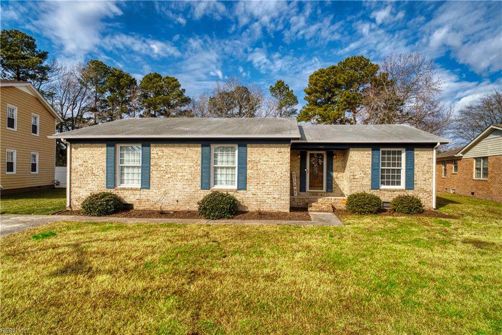1447 Lake Forest Dr - Photo 1