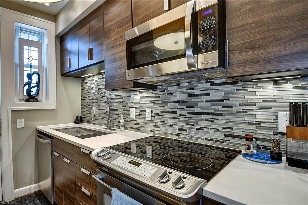 742 Washington Park - Photo 1