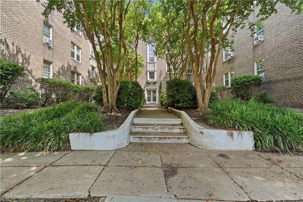 940 Gates Ave - Photo 1