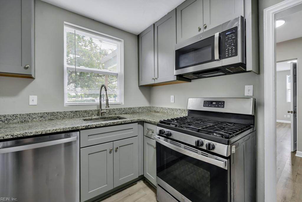 3201 Scott St - Photo 1