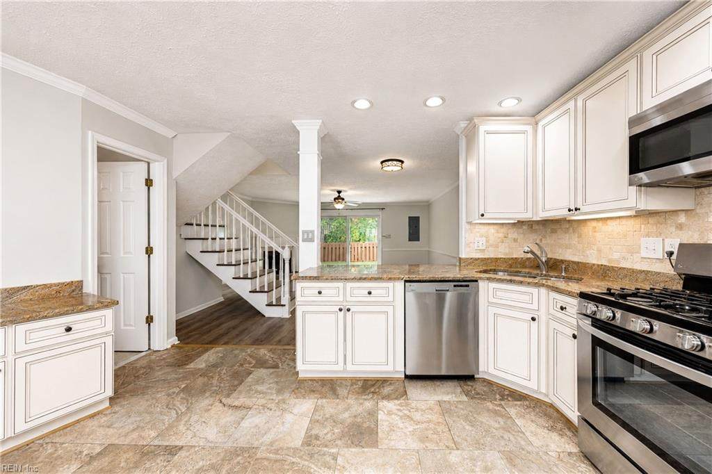 4902 Abbotsford Mews - Photo 1