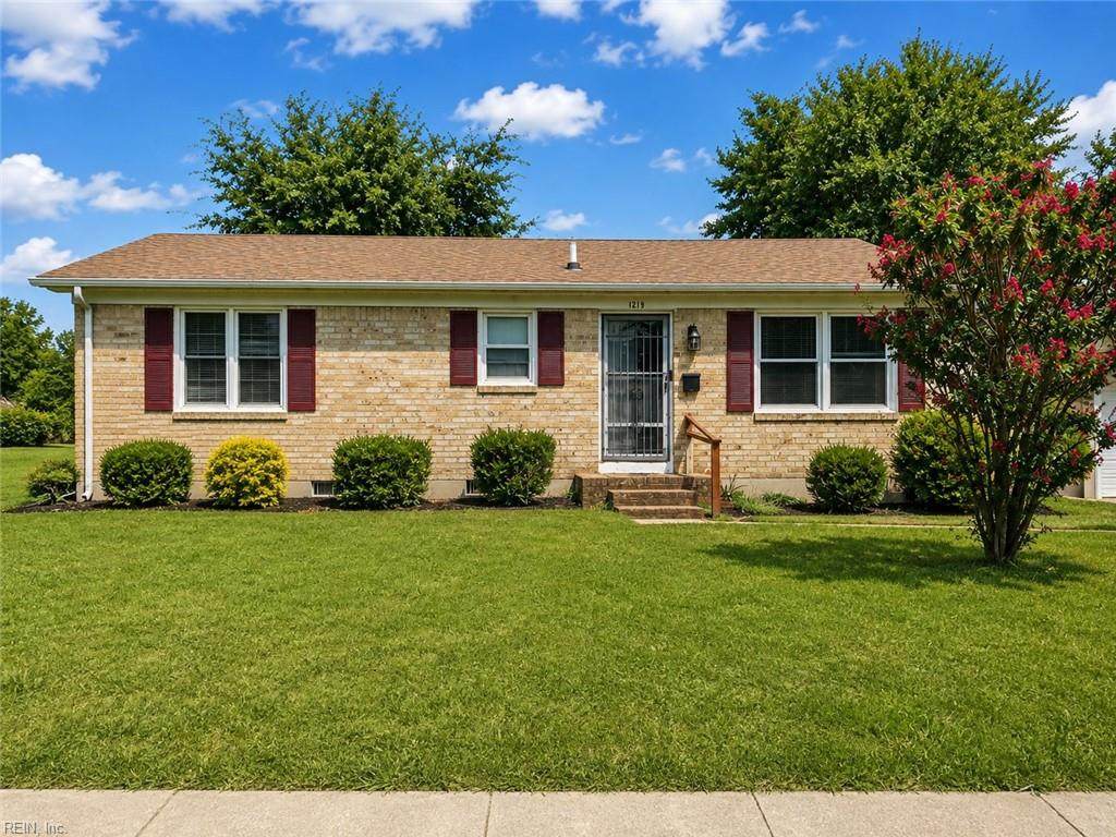1213 Lakeview Ct - Photo 1