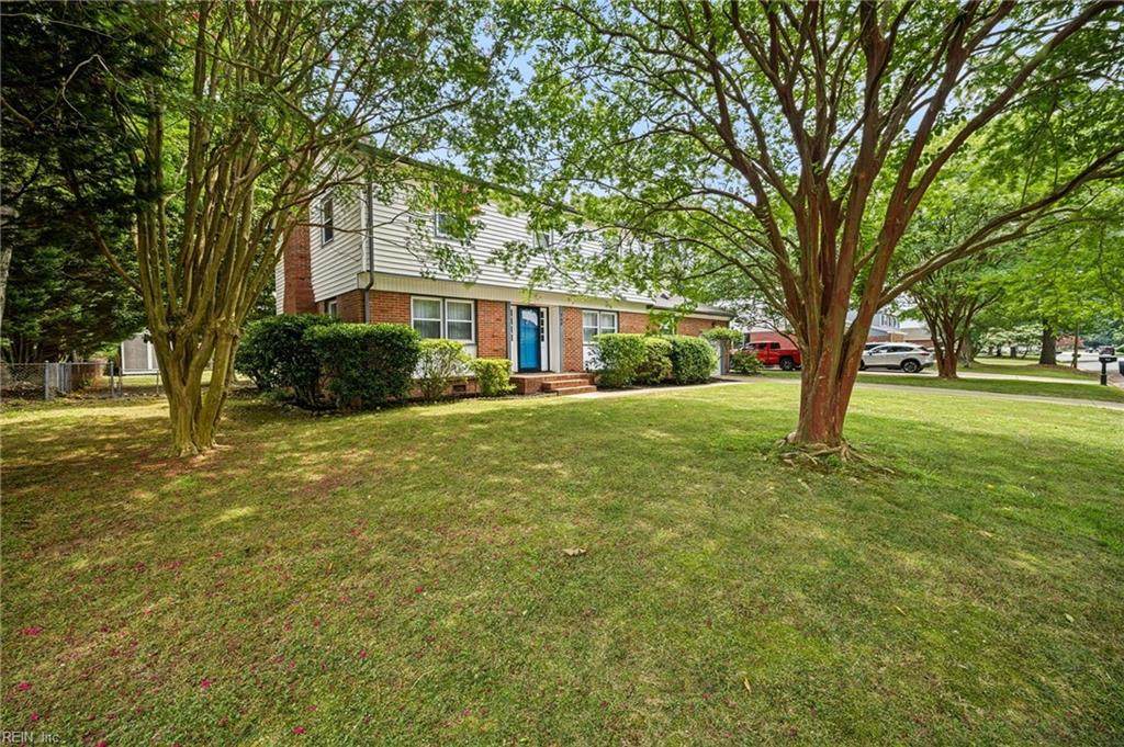 740 Yorkshire Dr - Photo 1