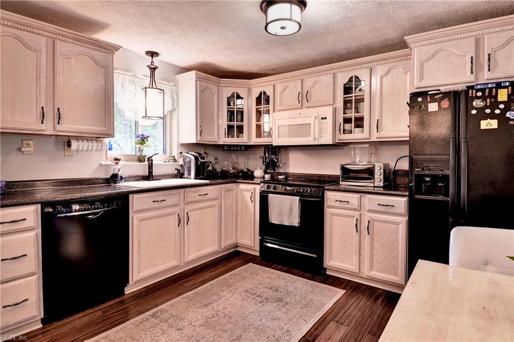 133 Beechwood Hls - Photo 1